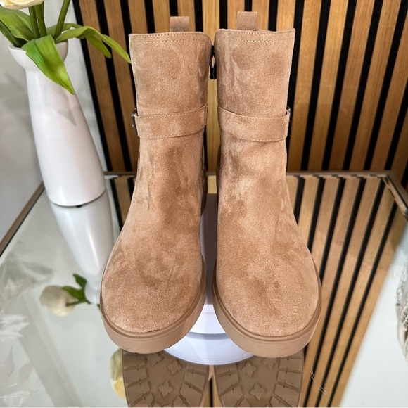 CUSHIONAIRE Women's Houston Ankle Strap Boot Tan Size 10 NEW - Picture 3 of 5